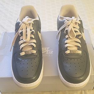 Women's Nike sneakers